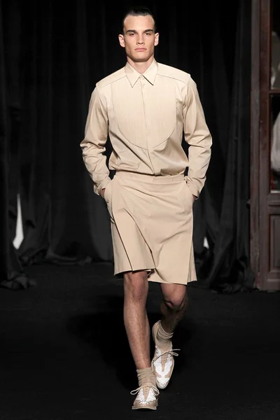 Look 11